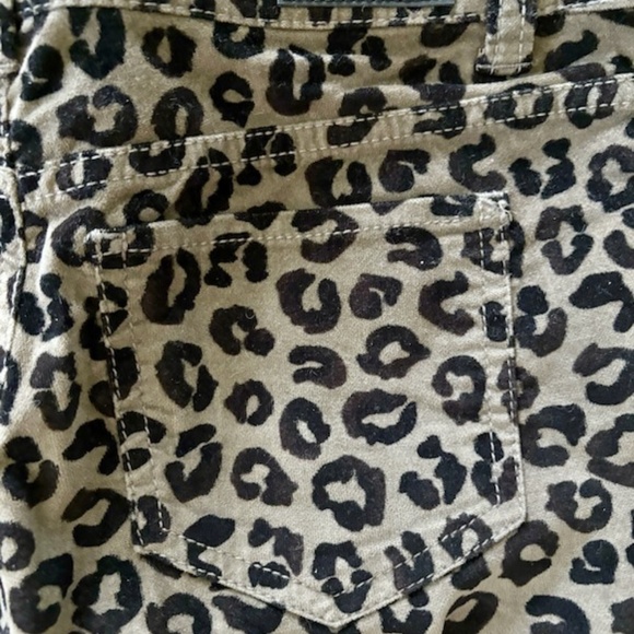 buffalo brand velvet leopard print.shorts girls size 12 - Picture 3 of 3
